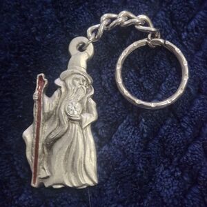 vintage Raycliffe pewter keyring features a medieval wizard 1988